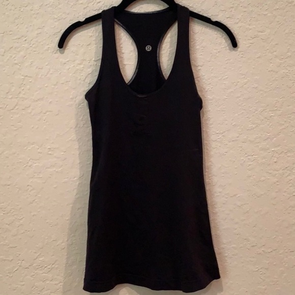 BUNDLE OF 4 LULULEMON TANKS!!!!!! - Picture 4 of 4
